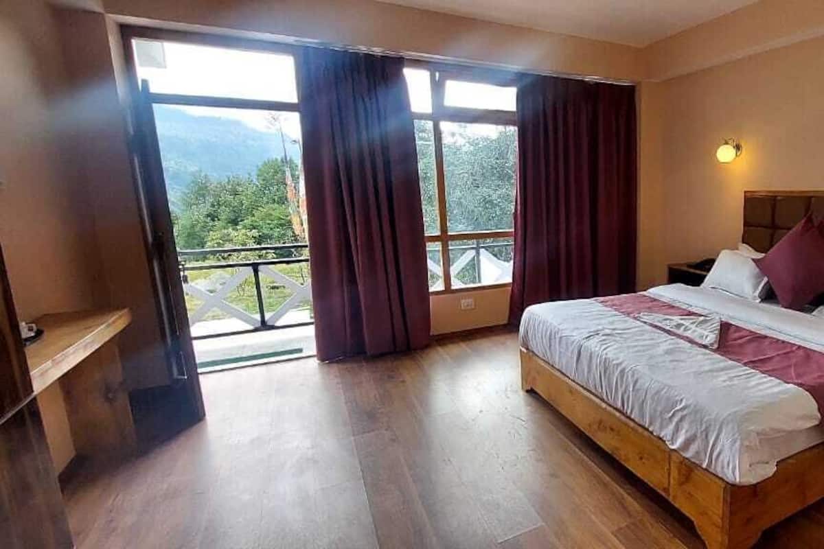 Premium Double Room, Balcony, Mountain View