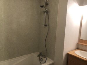 Apartment | Bathroom - Terrasses D 205 - Parc Nat. Vanoise Appart. 4 Pers (Val-Cenis)