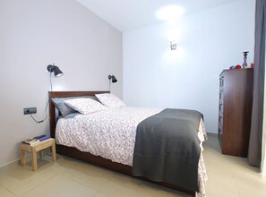 2 chambres, fer et planche à repasser, Wi-Fi gratuit, draps fournis