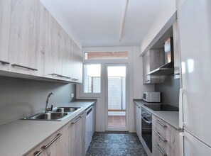 Fridge, microwave, oven, dishwasher - Santa Maria apartment - 10 minutes from the beach and train (Vilassar de Mar)