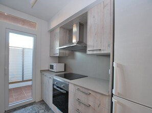 Kjøleskap, mikrobølgeovn, ovn og oppvaskmaskin