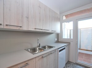Kühlschrank, Mikrowelle, Ofen, Geschirrspüler