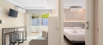 Gregal - Aparthotel with Swimming Pool
