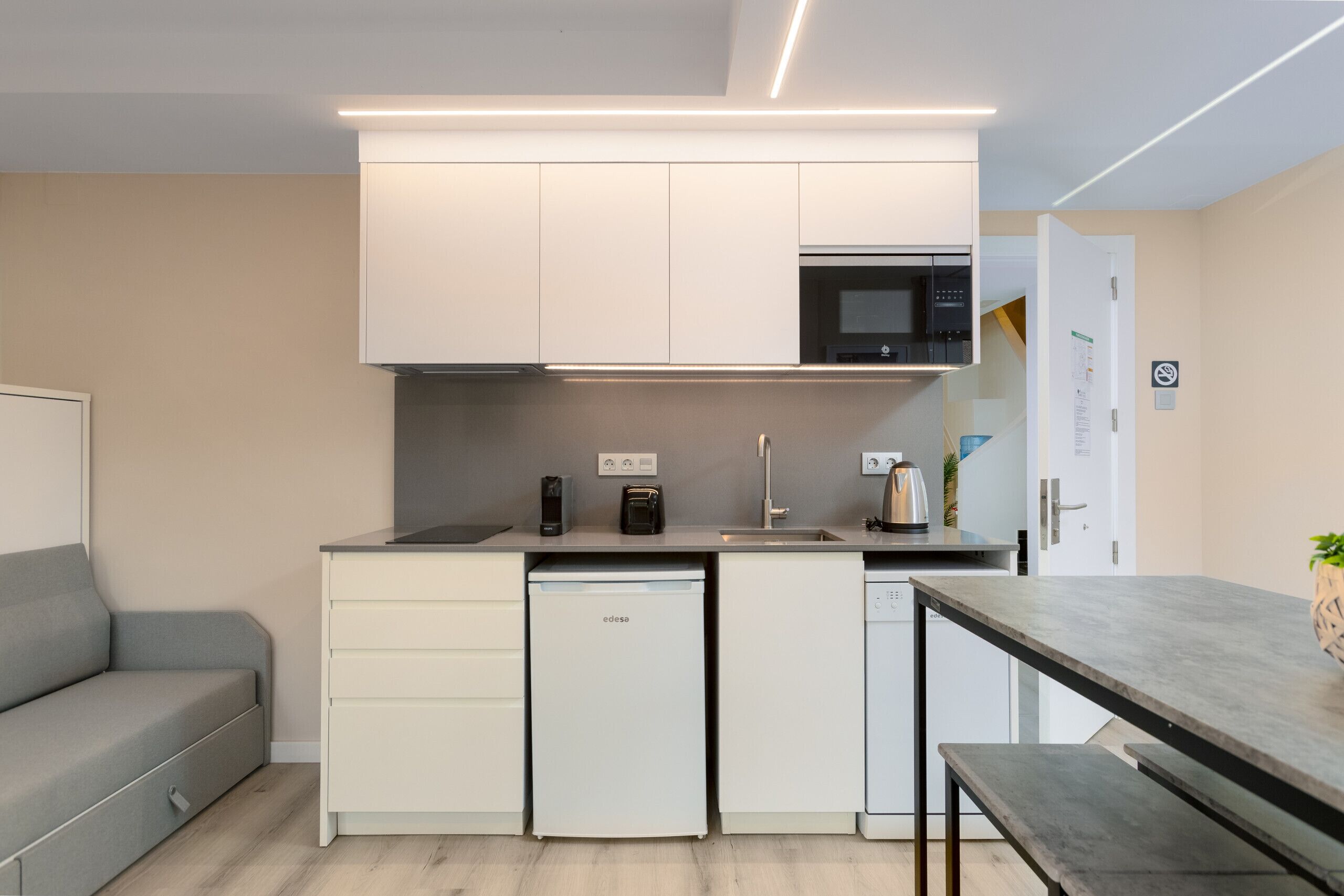 Fridge, microwave, dishwasher, coffee/tea maker