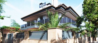 Mestral - Aparthotel with Swimming Pool