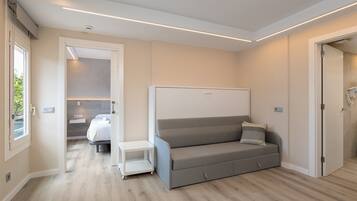 In-room safe, free WiFi, bed sheets