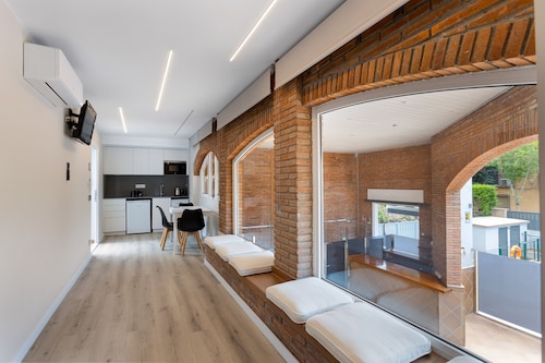 Els Vents - Aparthotel with Swimming Pool