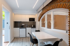 Kühlschrank, Mikrowelle, Geschirrspüler