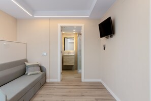 TV - Els Vents - Aparthotel with Swimming Pool (Vilassar de Mar)