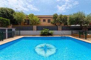 Pool - Els Vents - Aparthotel with Swimming Pool (Vilassar de Mar)