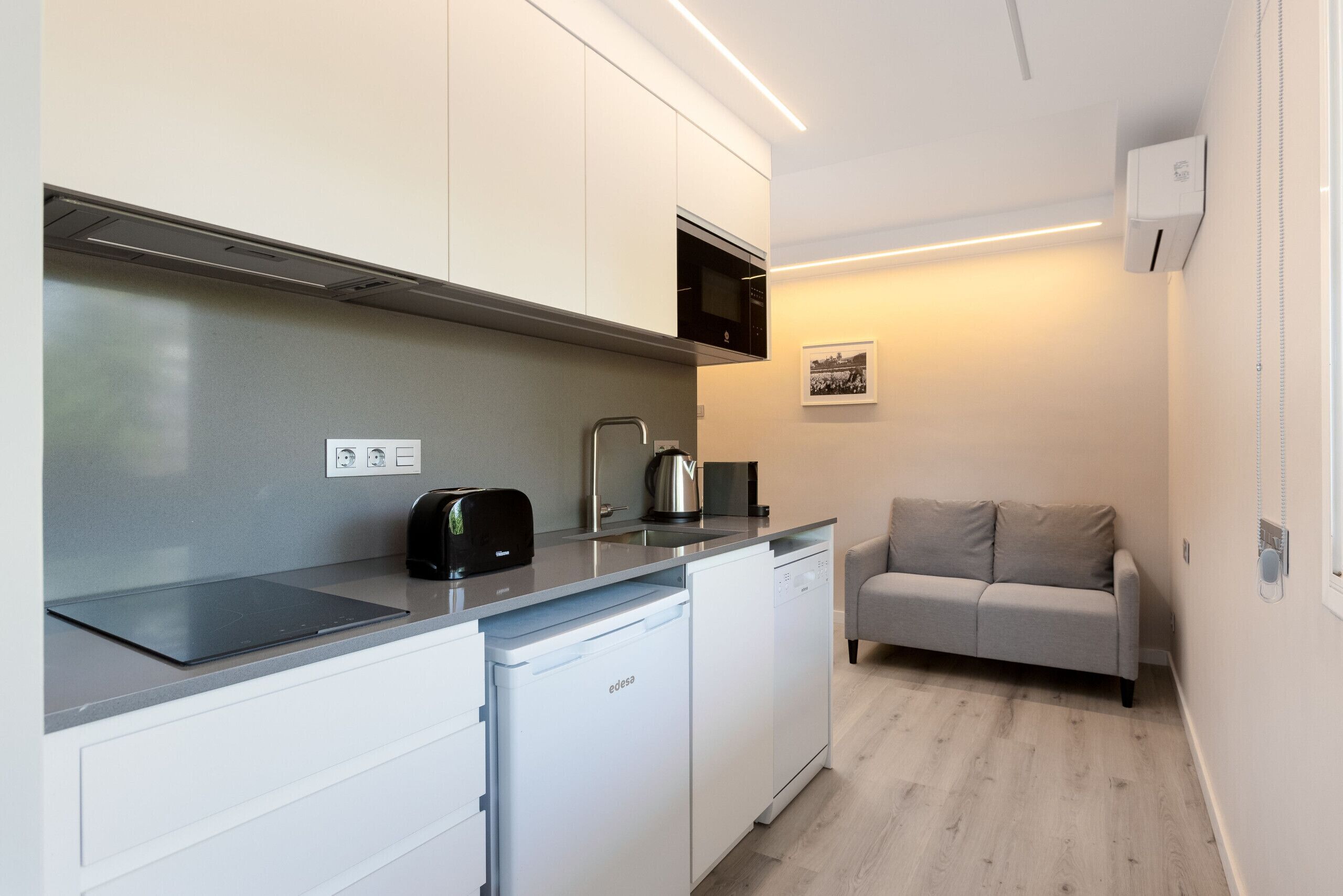Fridge, microwave, dishwasher, coffee/tea maker