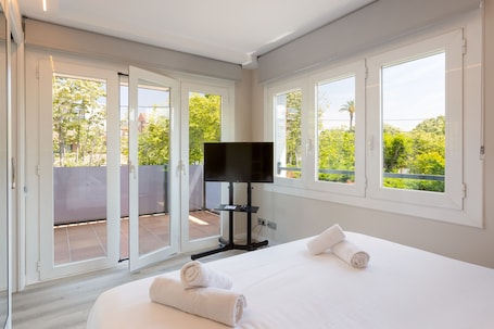 1 chambre, coffres-forts dans les chambres, Wi-Fi gratuit, draps fournis. Ponent - Appart'hôtel avec piscine