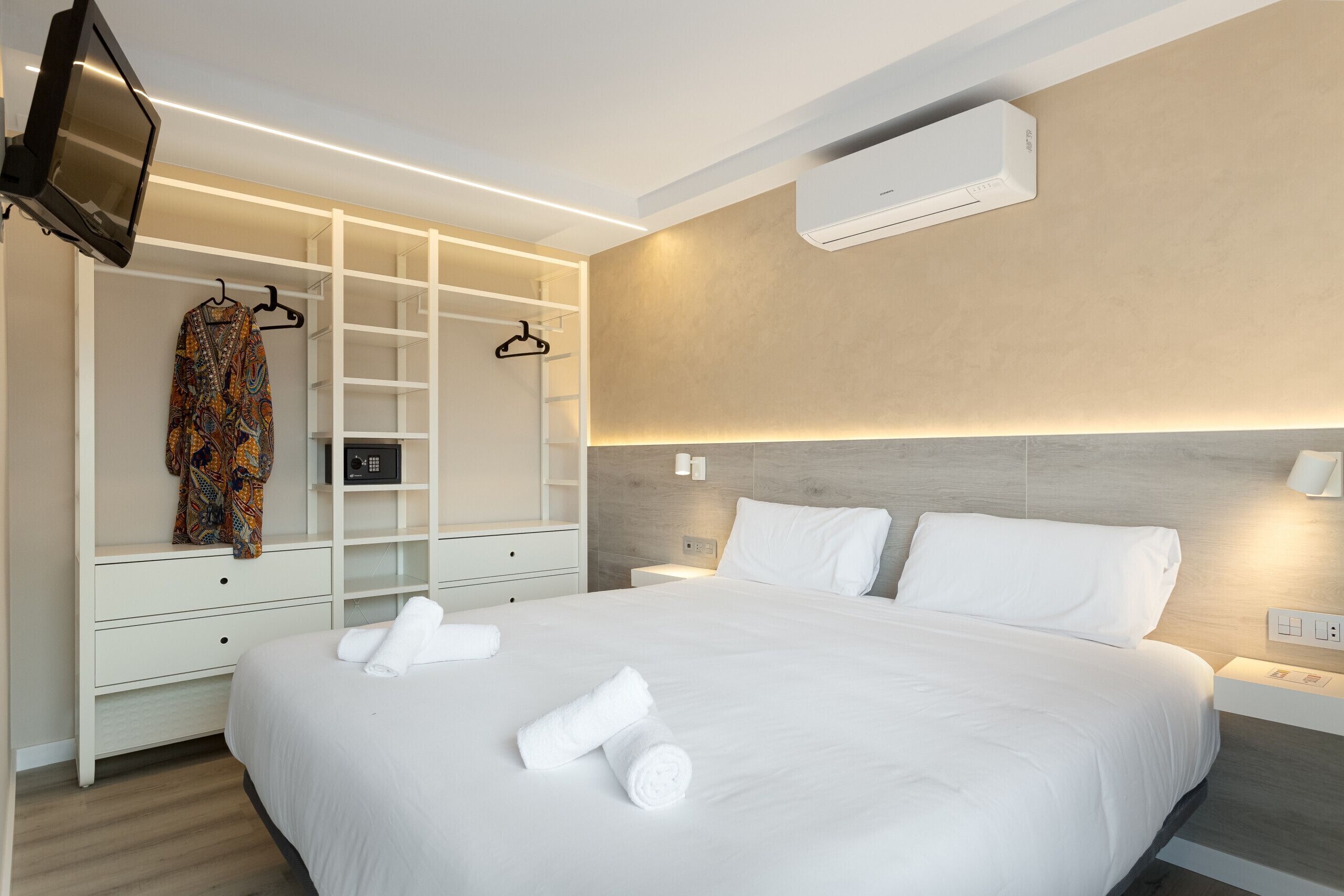 Caja fuerte, wifi gratis, ropa de cama