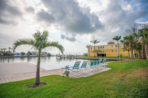 Property grounds - Live the beach life, free amenities, parking, and views! (St. Pete Beach)
