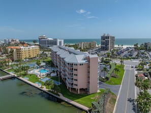 Exterior - Live the beach life, free amenities, parking, and views! (St. Pete Beach)