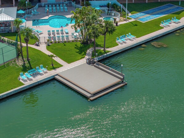 A heated pool - Live the beach life, free amenities, parking, and views! (St. Pete Beach)