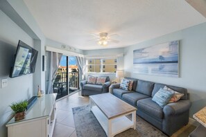 TV - Live the beach life, free amenities, parking, and views! (St. Pete Beach)