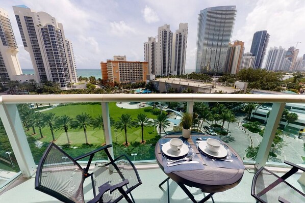 屋外ダイニングエリア