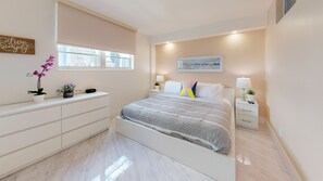 1 habitación, tabla de planchar con plancha, wifi y ropa de cama