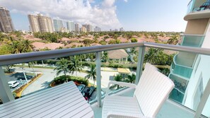 Property grounds - Ocean Reserve 620 - Modern Bay View Apartment! (Sunny Isles)