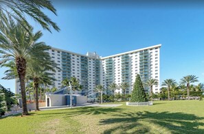 Exterior - Ocean Reserve 620 - Modern Bay View Apartment! (Sunny Isles)