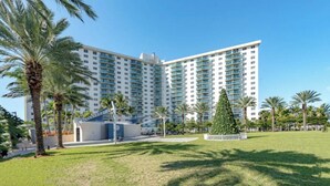 Exterior - PH11 Luxury Ocean View Apartment (Sunny Isles)