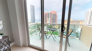 Interior - PH11 Luxury Ocean View Apartment 1 Bedroom + DEN (Sunny Isles)