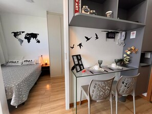1 bedroom, desk, iron/ironing board, WiFi