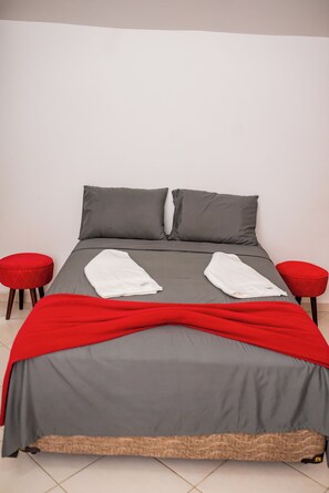 8 bedrooms, WiFi, bed sheets