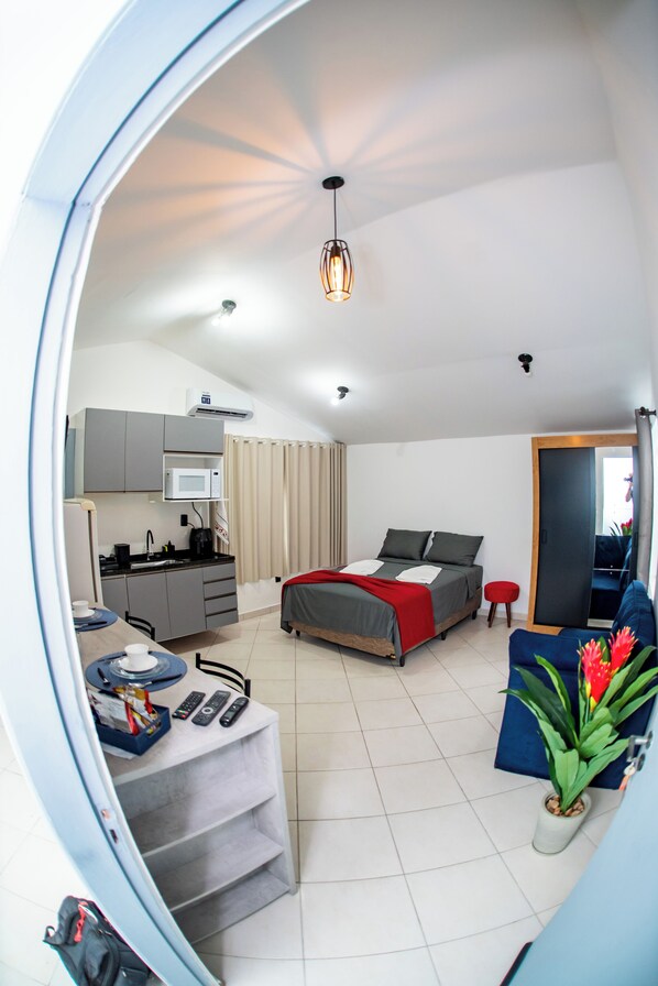 8 bedrooms, WiFi, bed sheets