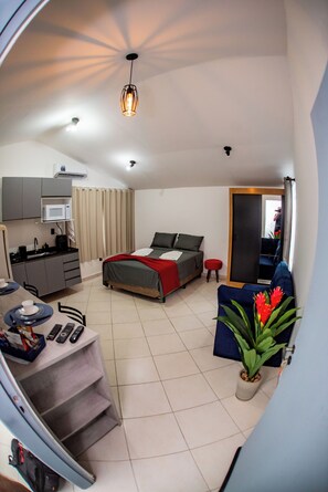 8 bedrooms, WiFi, bed sheets
