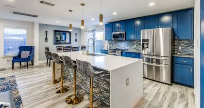 Spacious Home with Gorgeous Backyard Kitchen, Close to Top Shopping Destinations