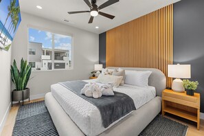 4 Schlafzimmer, Schreibtisch, Bügeleisen/Bügelbrett, Reisekinderbett