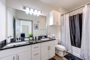 Apartment, 2 Bedrooms, Balcony | Bathroom - Modern Corporate Haven (Magnolia)