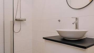 Standard Apartment | Bathroom