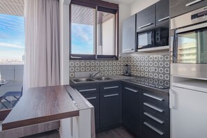 Apartment, City View | Private kitchen - Paris Expo 2 Residence (Paris)