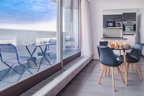 Apartment, Stadtblick | Balkon