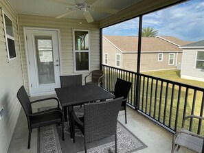 Outdoor dining - Stylish Home with Golf Cart, Lanai & Prime Location Near Town Squares! (The Villages)