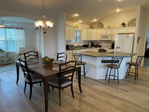 Dining - Stylish Home with Golf Cart, Lanai & Prime Location Near Town Squares! (The Villages)
