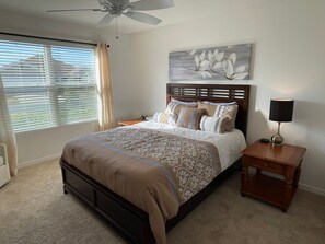 3 室のベッドルーム、アイロン / アイロン台、WiFi (無料)、ベッドシーツ