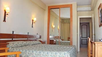 Comfort Double Room, Balcony, City View | In-room safe, free WiFi
