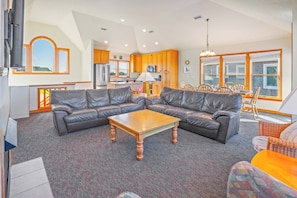 Smart TV, books, video library, stereo - Soundfront w/ Hot Tub, Media Room, Windsports Access, Community Pool/Boat Dock (Avon)