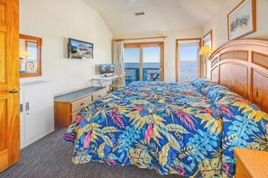 4 bedrooms, desk, free WiFi, bed sheets - Soundfront w/ Hot Tub, Media Room, Windsports Access, Community Pool/Boat Dock (Avon)