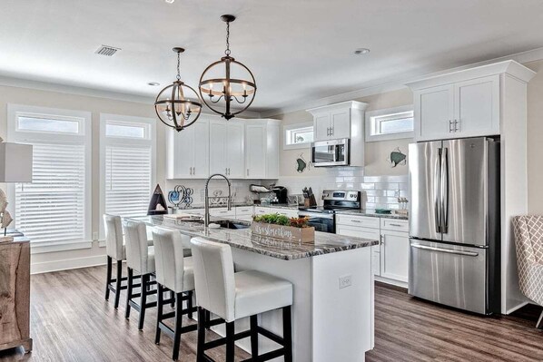 Mikrowelle, Herdplatte, Geschirrspüler