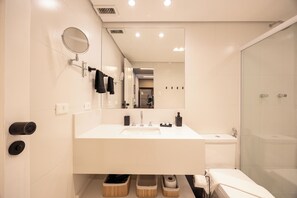 Basic Apartment, City View | Bathroom | Shower, hair dryer, towels, soap - LDM - Residencial Jd. Paulista by Anora Spaces (São Paulo)