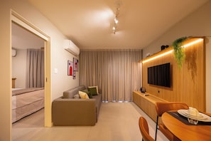 Basic Apartment, City View | Living area