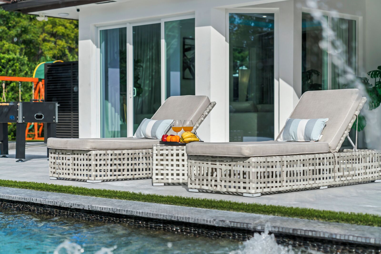 Deluxe Boutique home\/heated pool\/pool table and more