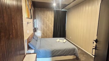 Comfort Double Room | Free WiFi, bed sheets