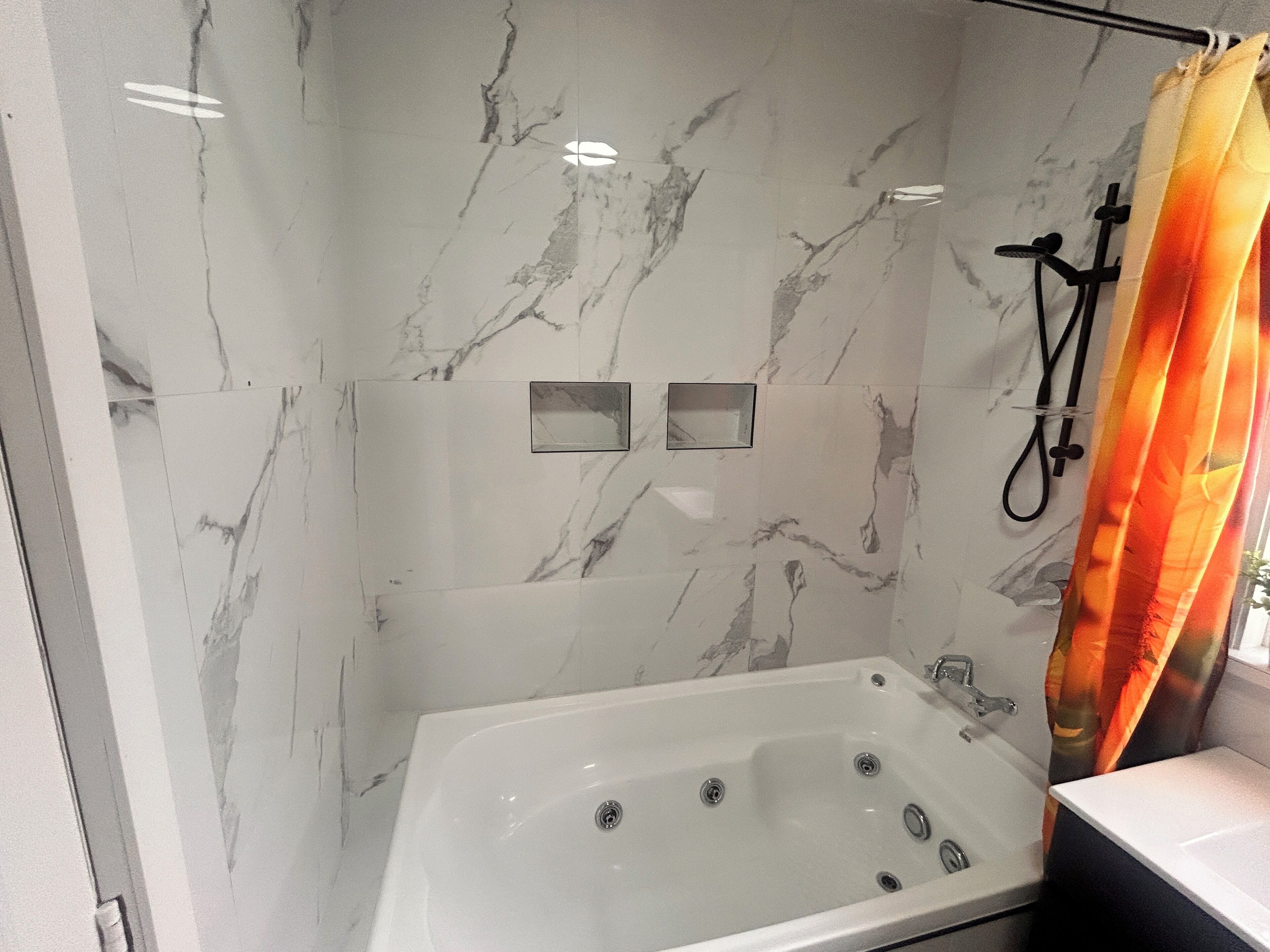 Deluxe Apartment, City View | Bathroom | Hair dryer