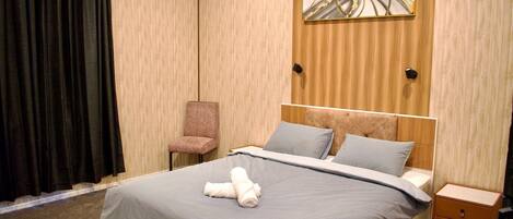 واي فاي مجانًا وملاءات أسرّة